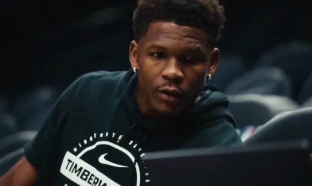 森林狼球员安东尼-爱德华兹在一档节目中谈到了本赛季自己的领导能力更进一步：
“就