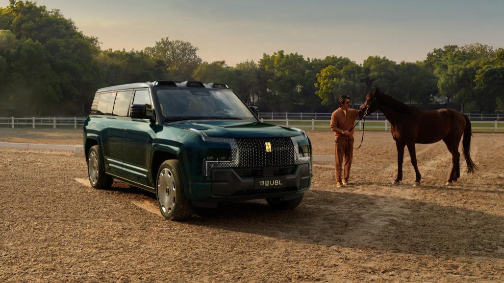 左手性能狂飙右手东方雅奢！仰望汽车闪耀2026北京车展