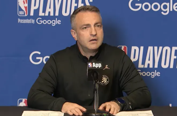 NBA季后赛，猛龙主场112-110击败骑士。
赛后猛龙主帅达尔科-拉贾科维奇接