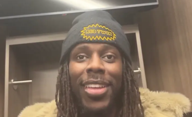 NBA常规赛，开拓者94-102不敌凯尔特人。
赛后开拓者球员朱-霍勒迪接受了记