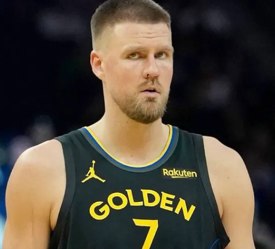 勇士对阵快船，赛前主帅科尔谈到了波尔津吉斯。
科尔表示，今天和波尔津吉斯通了电话