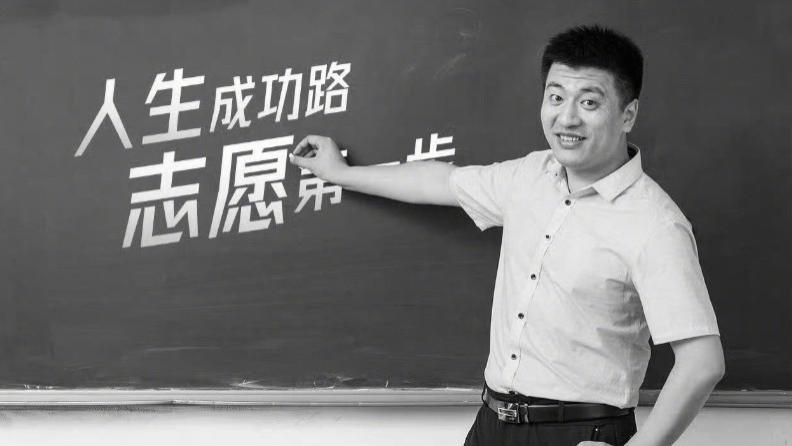 张雪峰，一个焦虑时代的代言人