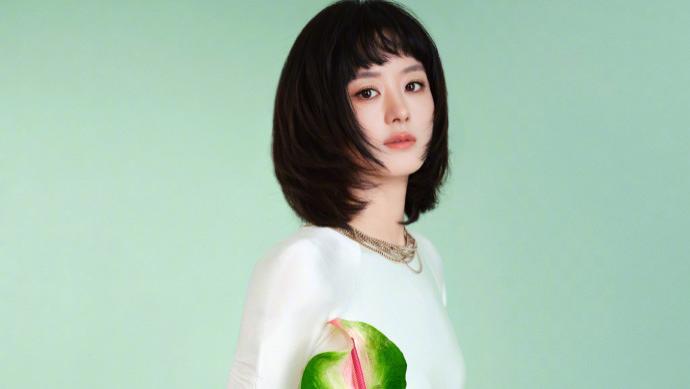 被低估的颜值天花板：39岁赵丽颖，如何用“锅盖头”美成仙？