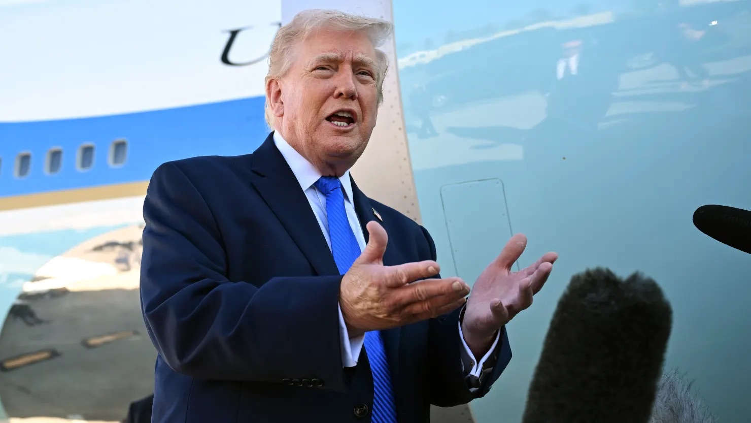 特朗普说谈判有成效，暂停轰炸伊朗，美股大涨