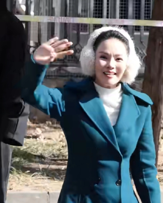 伊能静太让人佩服了不是说她的名气
也不是说她的作品，而是她都56岁了，怎么还有这