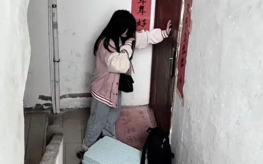 被真千金抢走未婚夫，我被养父母赶出家门，可他们不知道我的真实身份是......