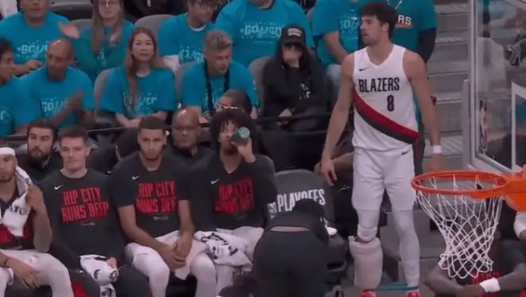 NBA季后赛首轮G1，开拓者客场挑战马刺，本以为是一场势均力敌的较量，没想到第三