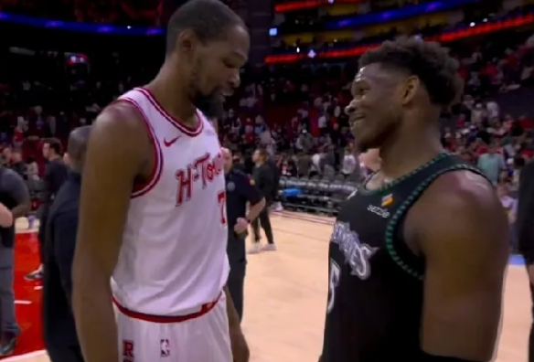 发现很多人没看明白窝火这场打森林狼防守不好的根因

简单说就是外线防守人缺失，所