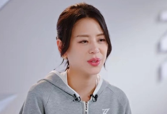 江语晨眼眶含泪我家里突然出了点事，我的前夫突然要告我
明天就要开庭，我没有任何准