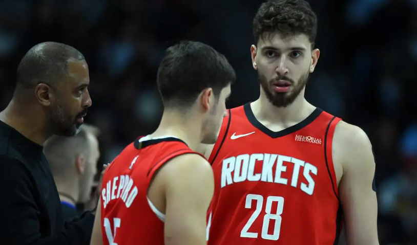 申京这赛季防守太差了，防守端正负值最差，排第一，我的天啊，一个中锋这防守醉了。