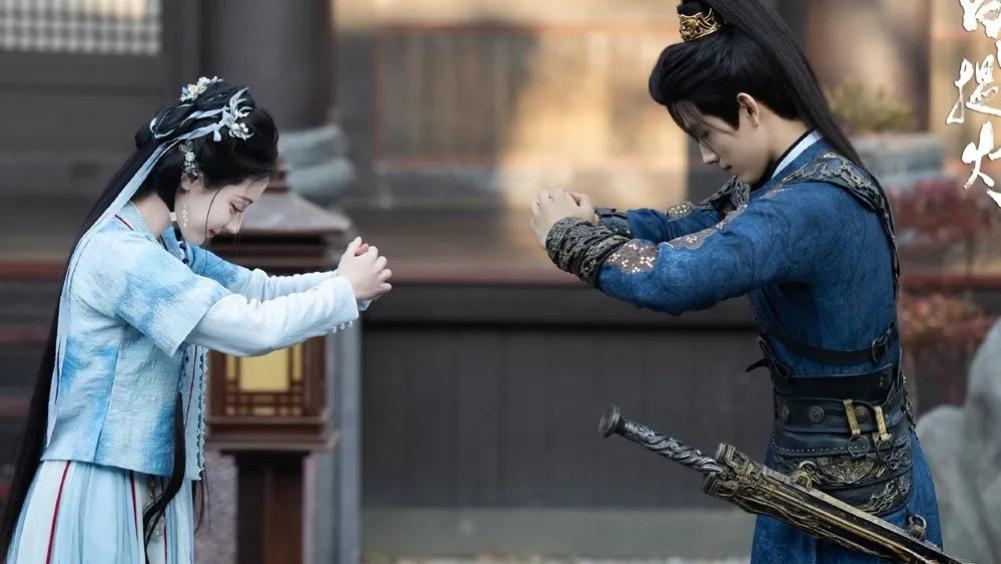 《白日提灯》贺思慕段胥共享五感，他拉肚子和挨揍，她也跟着疼吗？