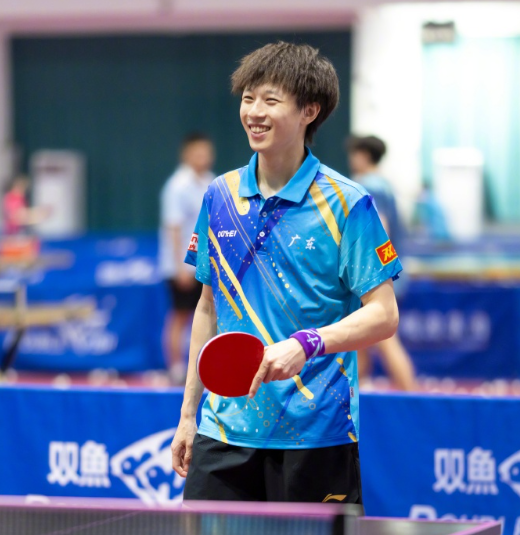 去年为广东乒乓球队夺得十五运会混双金牌的世界冠军林高远，目前正在广东省二沙体育训