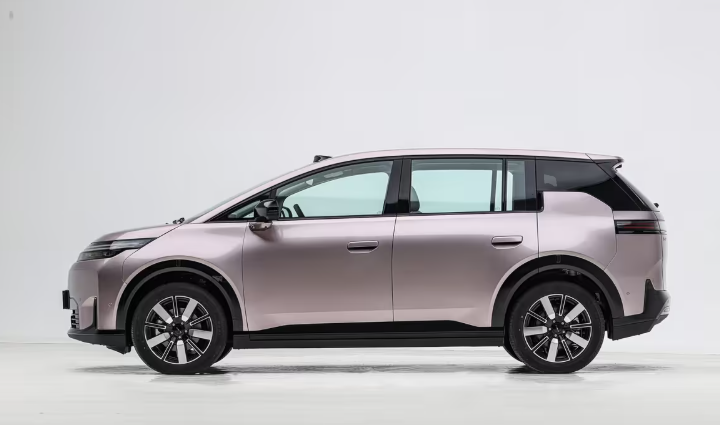 配备激光雷达副驾零重力座椅，埃安N60将于4月16日开启预售
外观方面，车辆整体