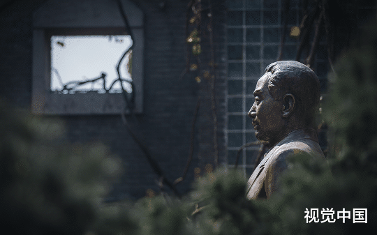 1927年，周恩来差点被就地枪决，黄埔学生冒死相救：老师快走！