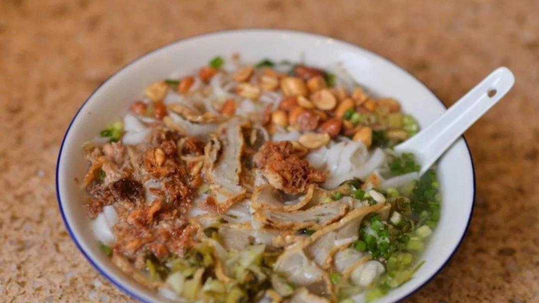 一碗粉里的渔港晨光：寻味三亚港门粉