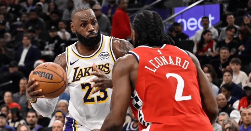 今日，勇士记者Tim Kawakami发布文章，谈到了球队休赛期的潜在方向：
