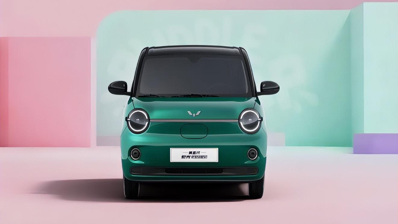 底盘重构！全新宏光MINIEV轴距加长至2190mm，星环贯穿灯带成标配