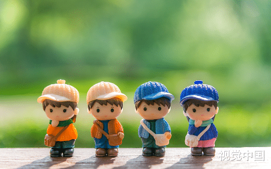 离婚后，妻子只带走了所有娃娃，而我分走了房子和存款；两年后我肠子都悔青了