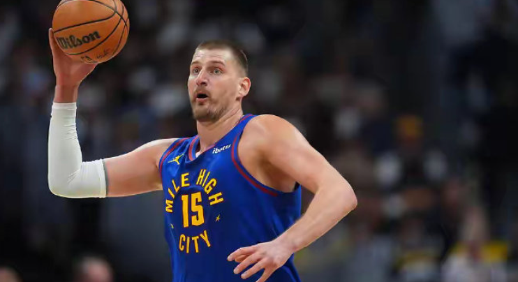 半场香槟开太早？勇士球迷评分区集体破防！约老师慢热“装死”引众怒，科尔“三节崩”定律杀死了比赛