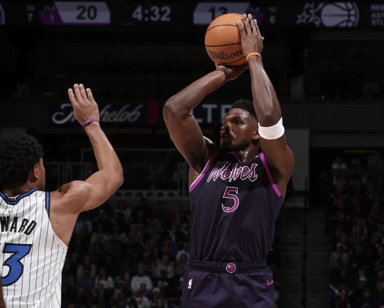 森林狼主帅克里斯-芬奇在谈到安东尼-爱德华兹65场出战申诉被驳回时，表达了自己的