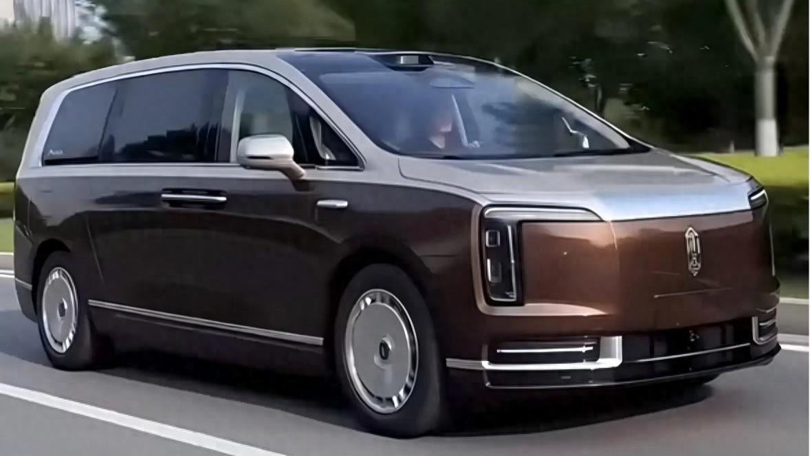 尊界V800 实车曝光！尺寸超过理想MEGA，定位7座大型旗舰MPV