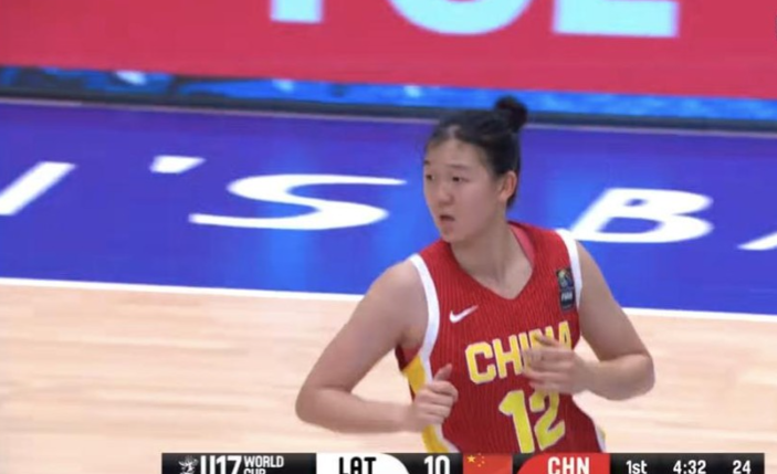 李沅珊半场21分，下半场只拿7分。

中国队83比60赢下拉脱维亚，前两届连八强