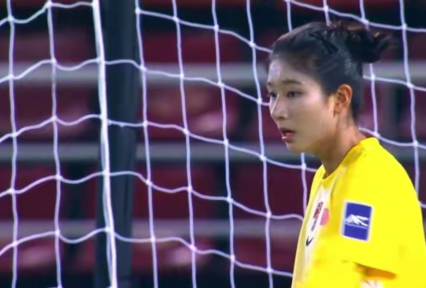 刘晨三次扑出必进之球，简直是太惊艳了！

她不仅展现出了一名优秀门将的风采，还避