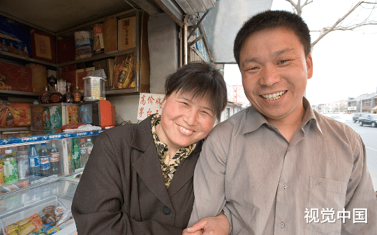 这对农村夫妻离婚，不争房不争钱，却为屋后那29只鸡吵翻了天……这婚离的，差点被鸡劝住了