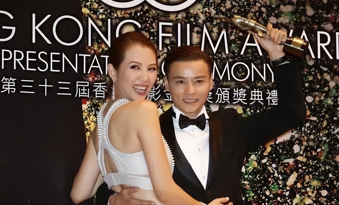 蔡少芬对她老公真的很好，在里在外鼓励他，看好他，崇拜他，相信他，支持他。
 
有