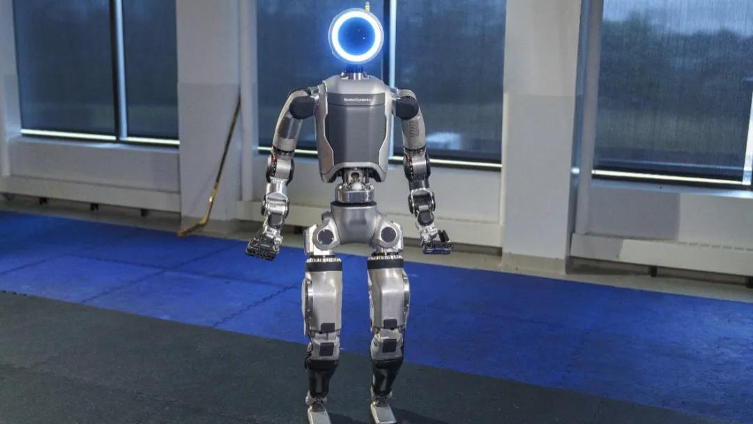 春晚机器人火出圈：离“机器人上战场”还有多远？