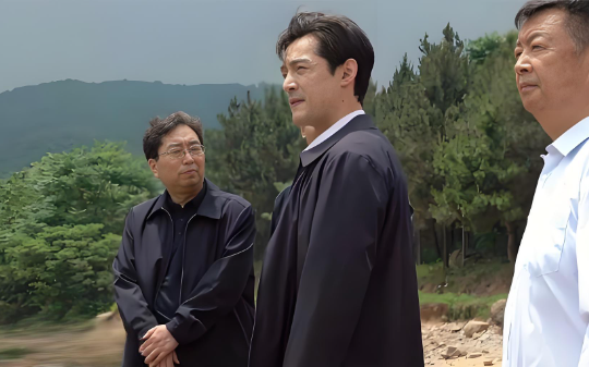 我用尽全力混到正处级，却被对手陷害，冲击副厅级失败，但我没有灰心依旧踏实工作，竟然被首长赏识…