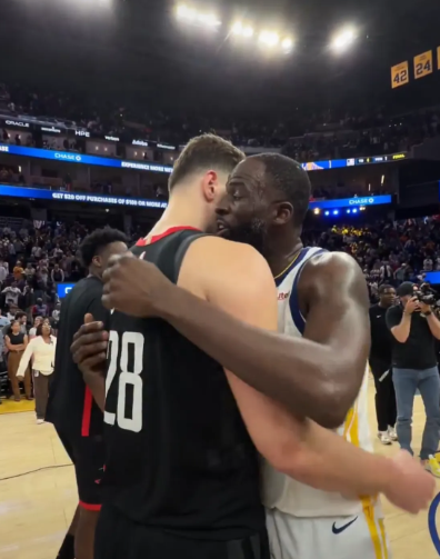 申京是铁牛少数几个赛后会拥抱致意的欧洲球员，这出乎很多人意料了

申京其实面对铁