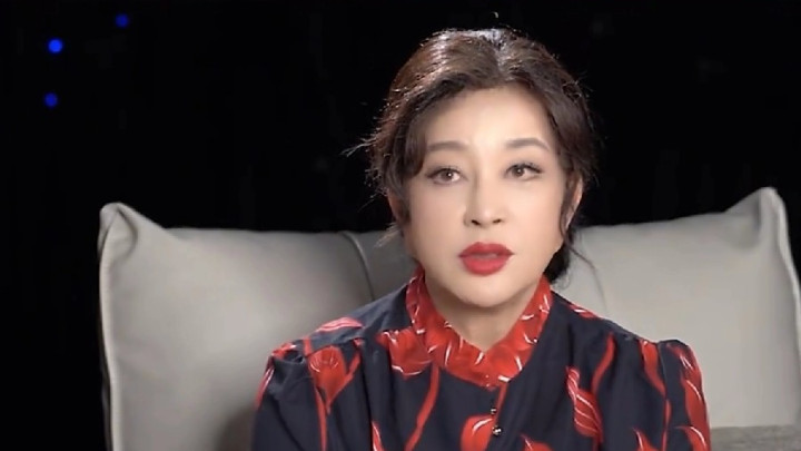 “人不应该善良吗？”75岁刘晓庆深夜发问，7个字戳中无数人