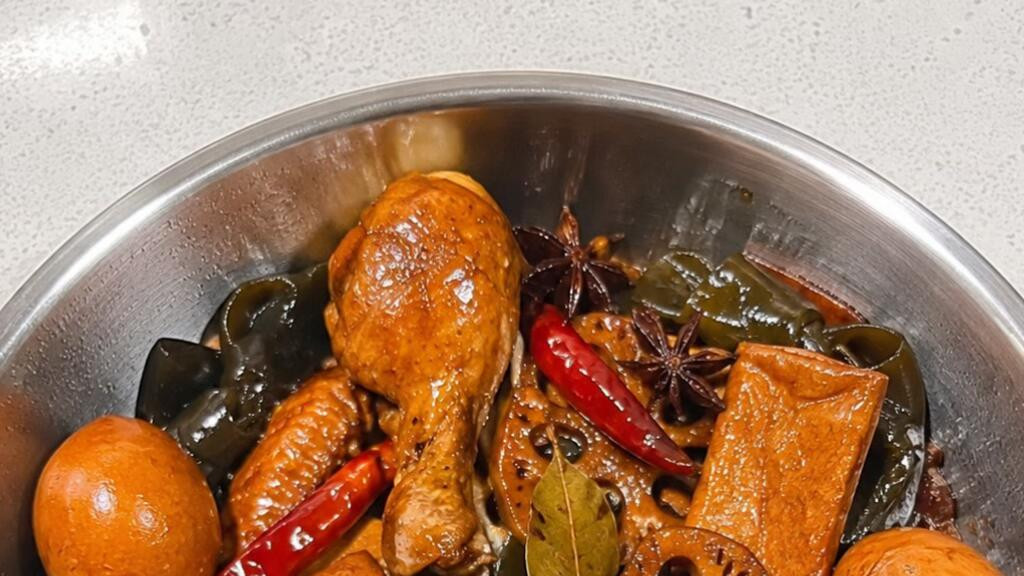 电饭煲卤味大法！啤酒+卤料=神仙组合！鸡翅炖到脱骨，素菜比肉还香！
