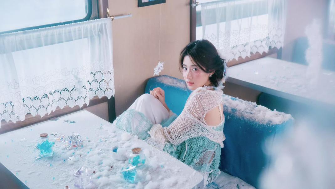 卢昱晓“雪国精灵”造型