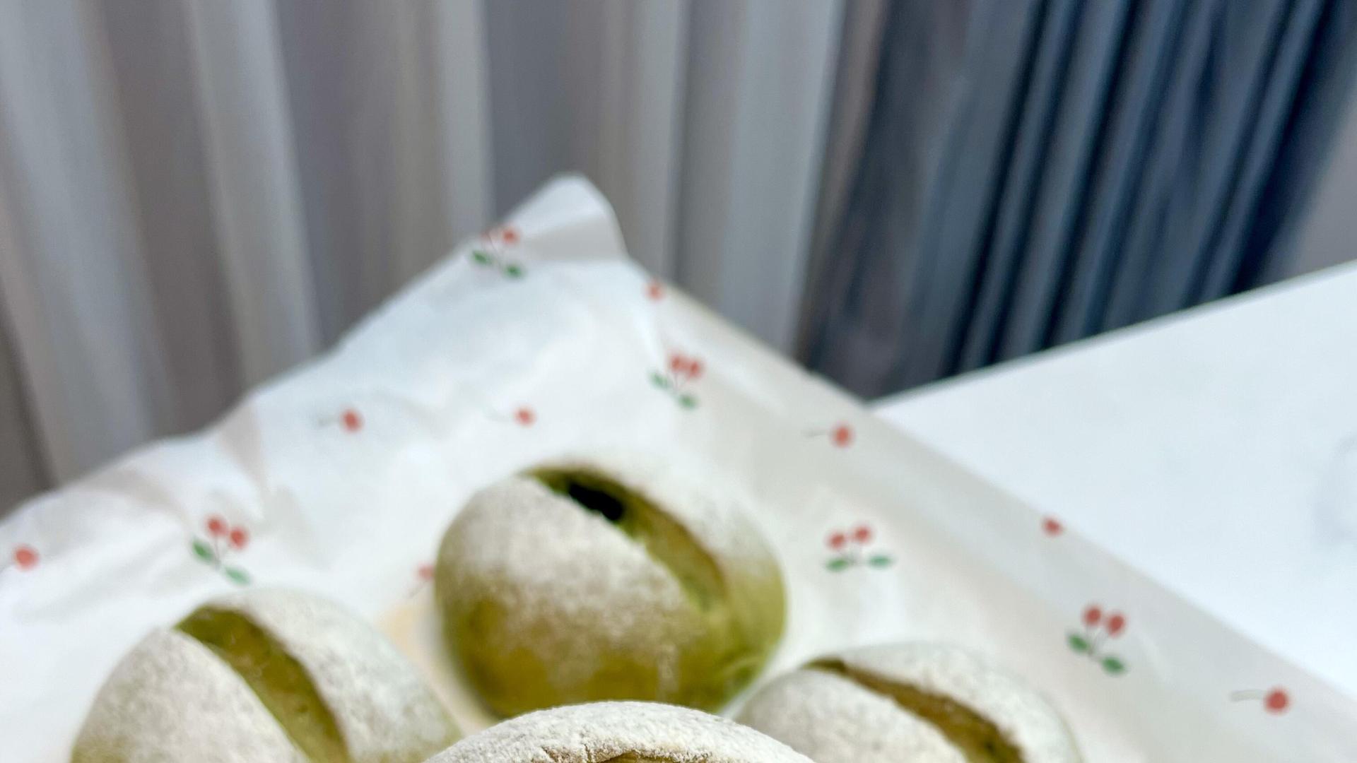 双重抹茶乳酪米面包：软糯Q弹，手揉一次发酵就成功