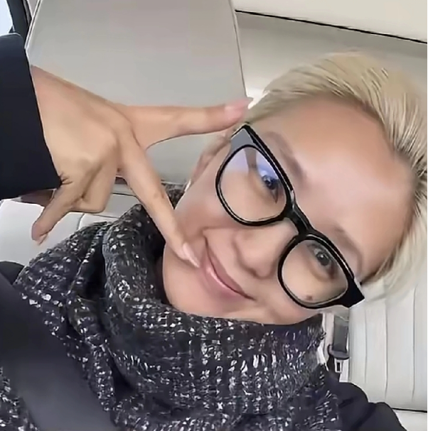 婚不是动不动就能离，孩子也不是想生就可以生的
你瞧何洁，凭着超女出道，事业上没有