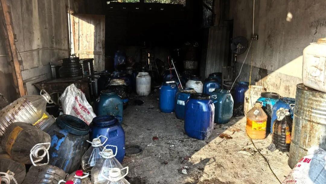 捣毁“潲水油”黑窝点，全力守护“舌尖安全”！