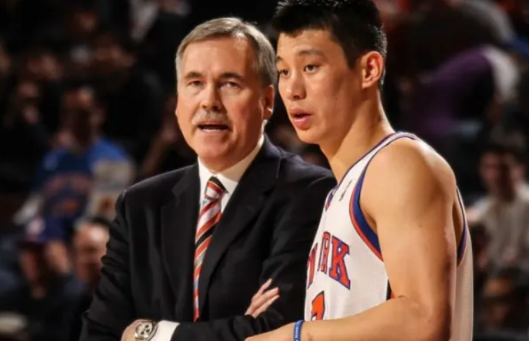 NBA官方晒德安东尼名人堂致敬林书豪：林疯狂是生涯难忘时刻
