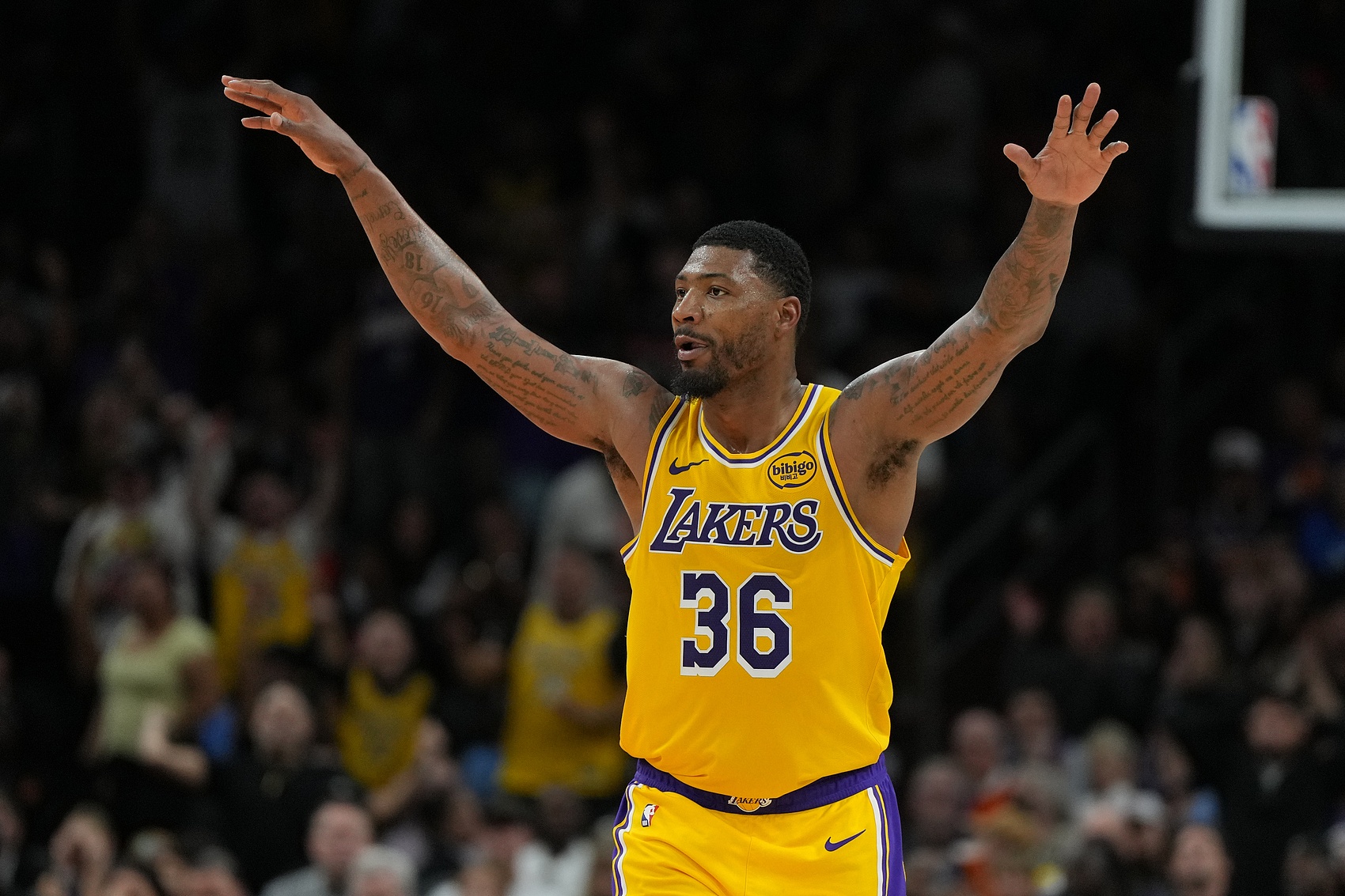 前一场比赛，湖人队的斯玛特和肯纳德这对后场组合表现非常抢眼。乌度卡在比赛之后也特