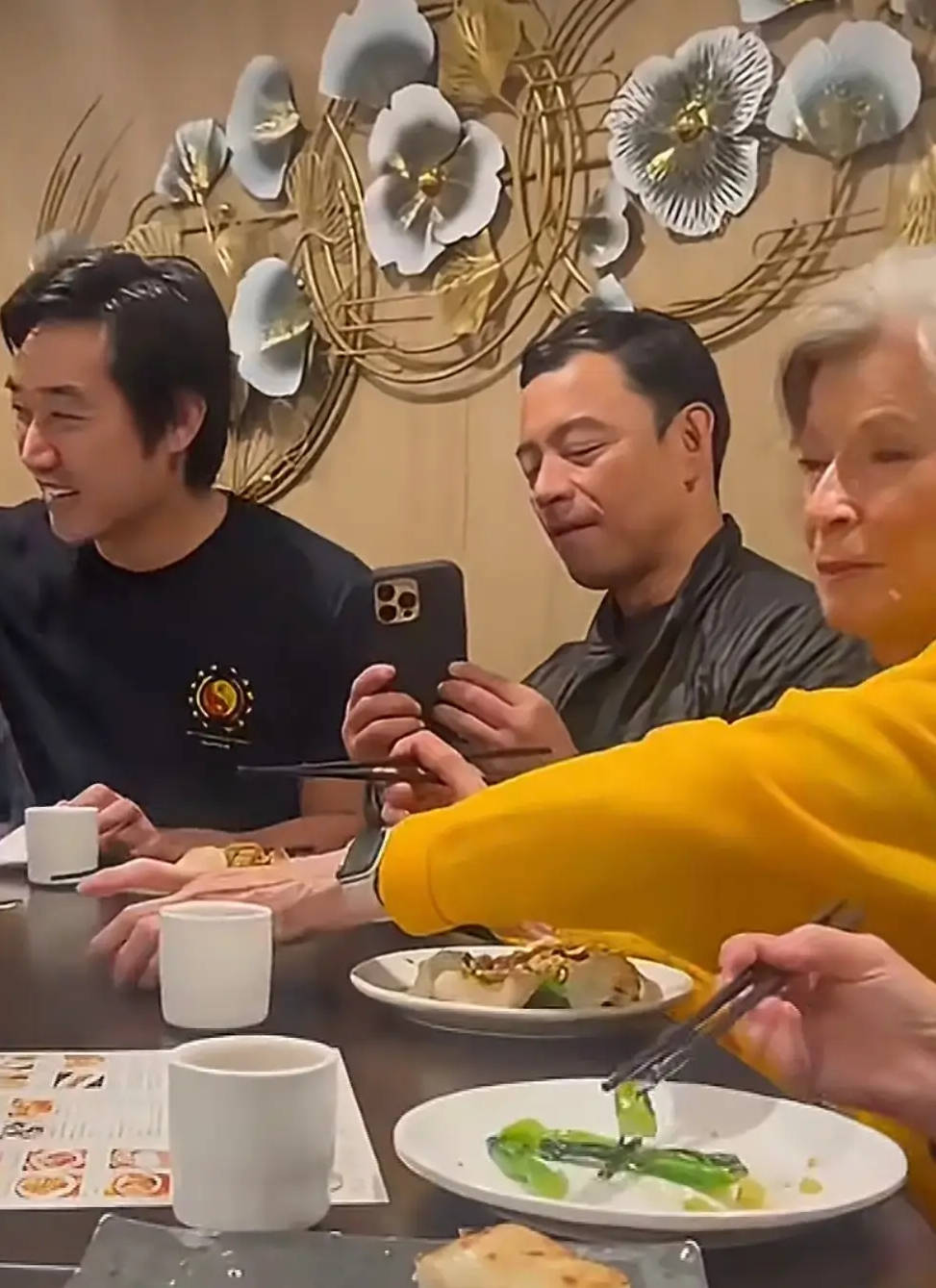 李小龙遗孀近况曝光，与女儿定居美国西雅图，日子过得还是很惬意的。
 
所以说人啊