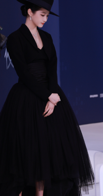 首次尝试戴帽走红毯的关boss