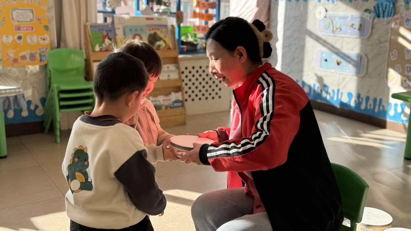 入园前给孩子讲幼儿园故事益处多