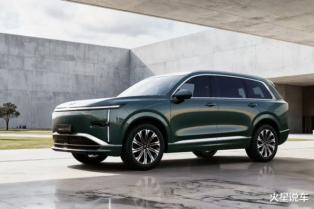 五菱全新中大型SUV亮相，1.5L插混动力+大六座，能火吗？