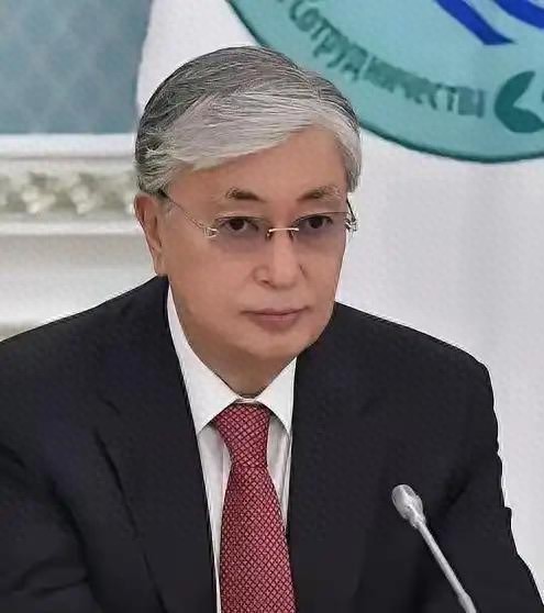 哈萨克斯坦陷入困境:贪心策略导致局势失控