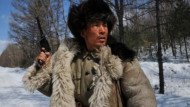 抗日英雄被汉奸出卖，一家三口全部遇难，尸体遭狼狗撕咬