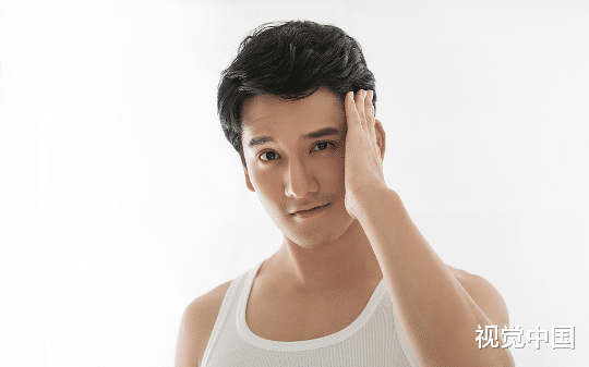 女科员躲厕所吐槽相亲男，竟被新来的帅县长抓包要谈恋爱，最后直接被宠成县长夫人