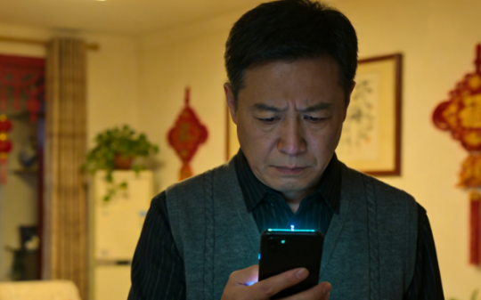 我供儿子读完博士，他却连续6年在岳父家过年，今年我没催他，除夕夜他回来才发现我们移民去了外地…