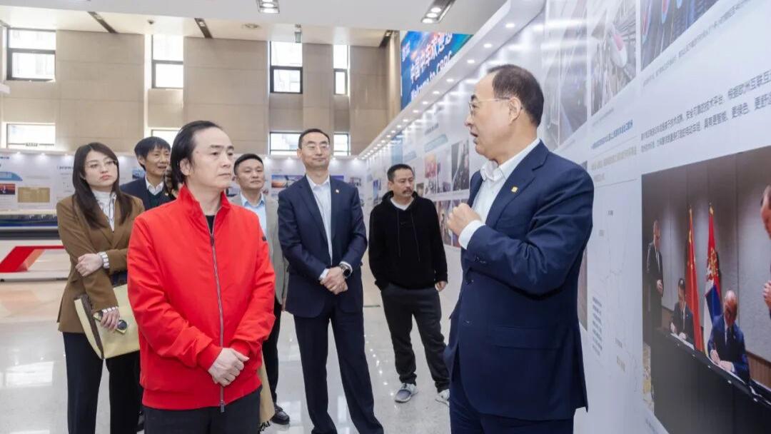 《人民政协报》协商议政专栏报道：提案办理有成效 全国政协委员舒勇《符号为桥，破文化传播之墙》