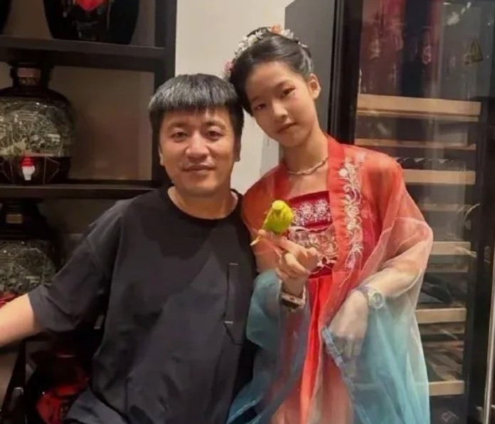 一个素未谋面的人，一个未受其恩的人，却止不住为张雪峰老师的离世流泪。
 
希望张